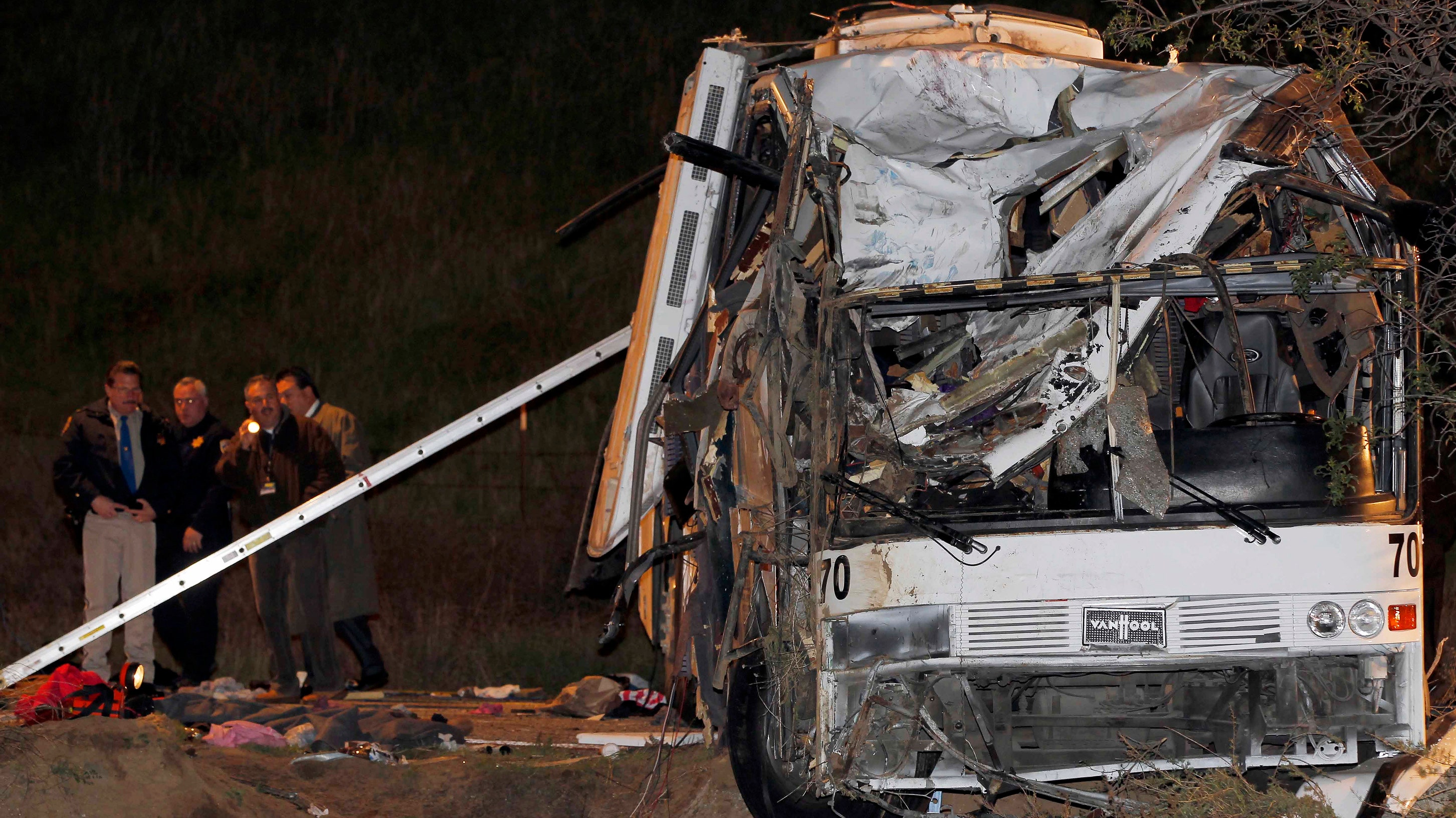 http://a57.foxnews.com/global.fncstatic.com/static/managed/img/fn-latino/news/0/371/Tour Bus Crash.jpg